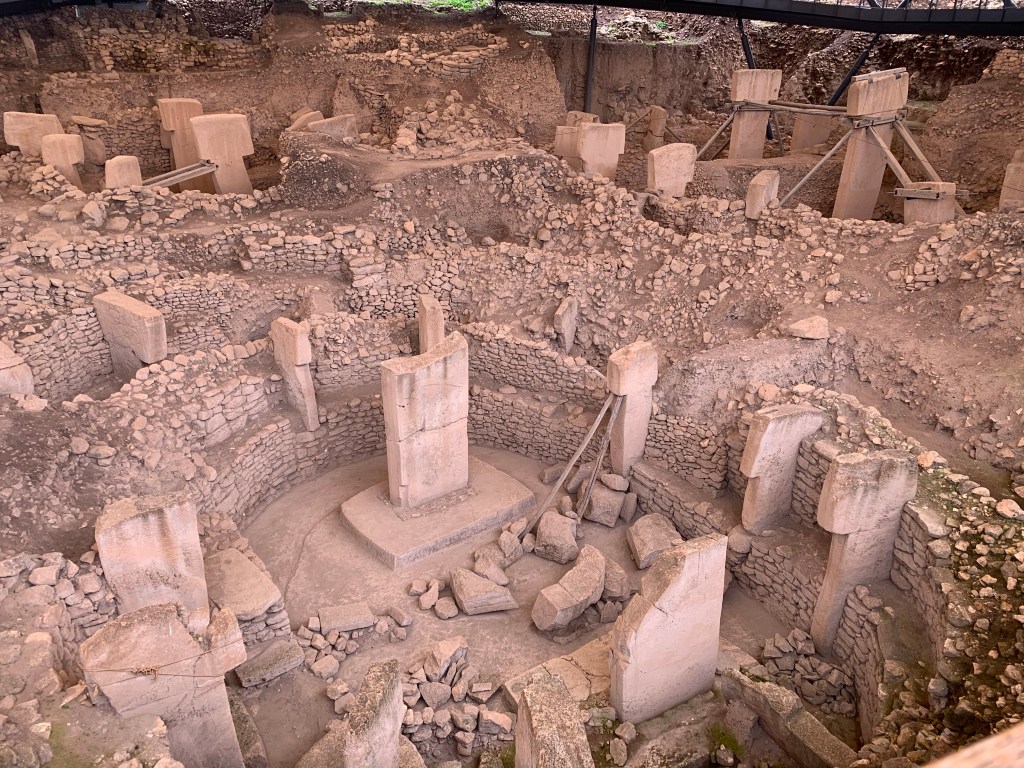 Göbekli Tepe, https://commons.wikimedia.org/wiki/File:G%C3%B6beklitepe_%C5%9Eanl%C4%B1urfa.jpg